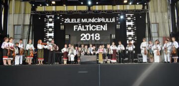 Ansamblurile „Flori de Măr” și „Coronița”