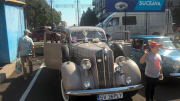Mașini „de legendă” au putut fi admirate ieri în Fălticeni
