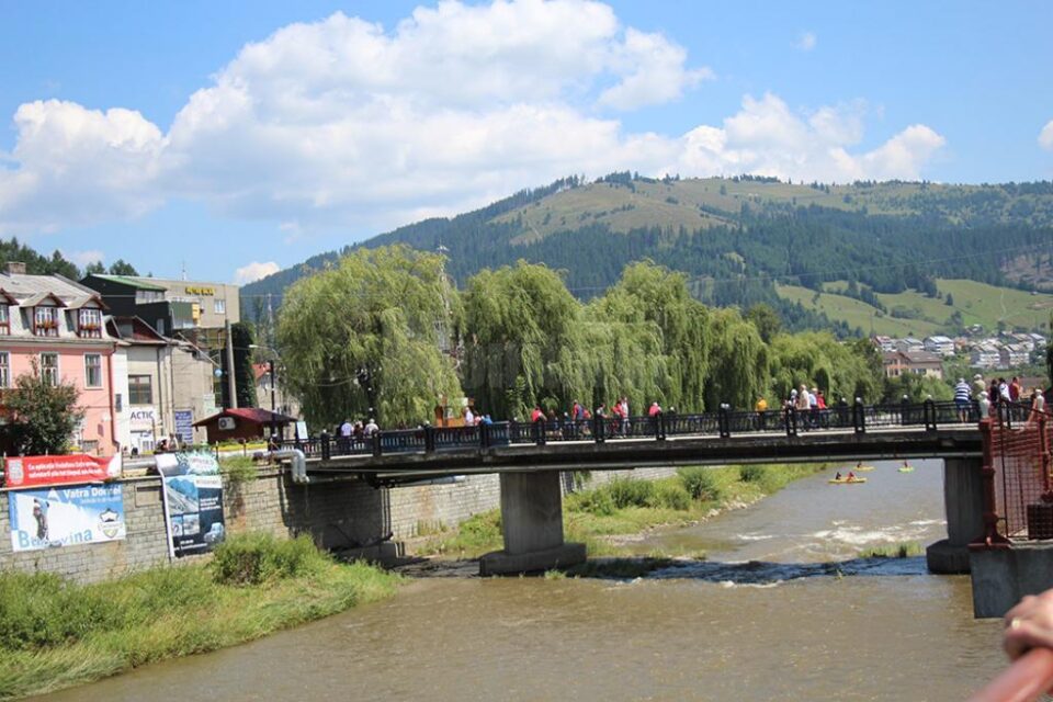 Caiacele au revenit pe Bistrița Aurie, la cea de-a treia ediție a „Dorna Kayak Fest”
