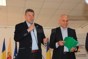 Primarul Cătălin Coman a semnat contractele de finanțare pentru reabilitarea termică la două școli
