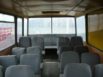 În autobuzul cu mai puțin de 40 de locuri pe scaune, în timpul cursei spre Botoșani se înghesuiseră mai mult de 80 de pasageri