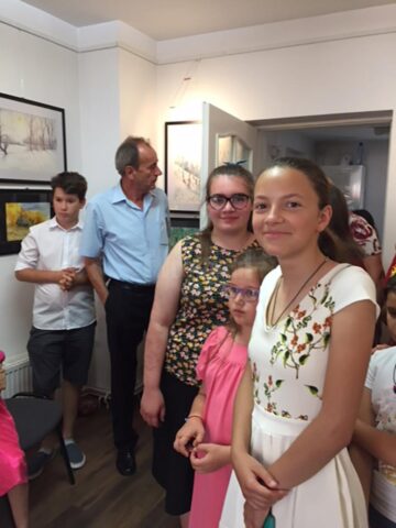 Copii de la Așezământul „Sfântul Ierarh Leontie” din Rădăuți, într-o tabără de pictură la Bazna
