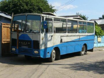 Autobuz Roman Diesel A 8, denumit atunci o ”cutie de chibrituri pe roți”
