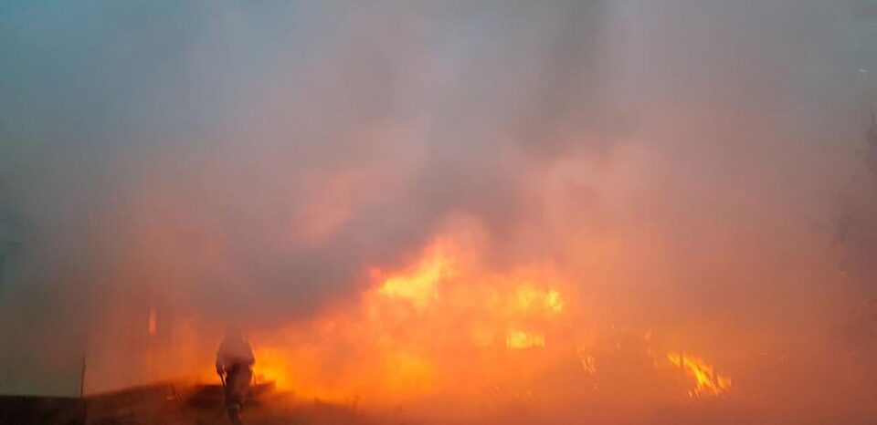 Pagube de peste 150.000 de lei, după un incendiu izbucnit de la o oală uitată pe foc