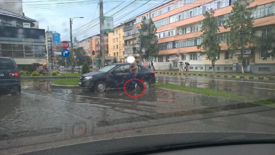 Cușnir atrage atenția că parcarea de la Bucovina este impracticabilă atunci când plouă