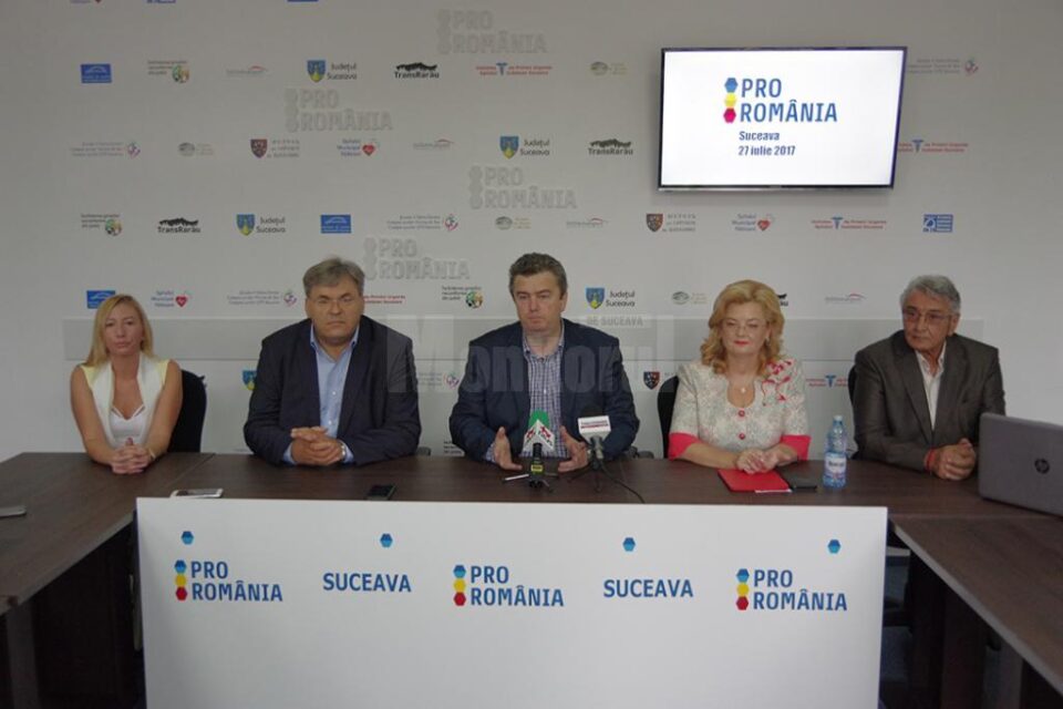 Cătălin Nechifor alături de echipa de coordonare a Pro România Suceava
