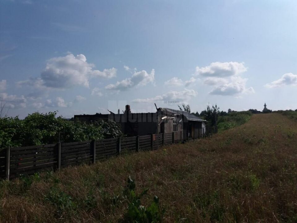 Acoperișul casei a fost distrus în totalitate