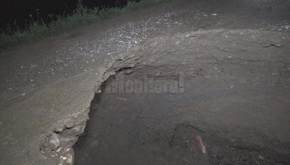 Drumuri inundate și rupte de o viitură, în zona Voroneț – Capu Câmpului