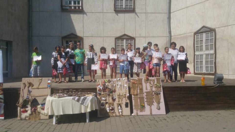 „Ateliere de lucru, meșteșuguri populare”, pe esplanada Muzeului Obiceiurilor Populare din Bucovina