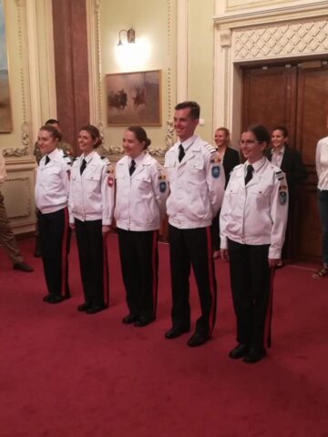Cei doi șefi de promoție de la Colegiul Militar Câmpulung Moldovenesc, premiați de ministrul Apărării Naționale