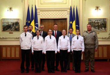 Cei doi șefi de promoție de la Colegiul Militar Câmpulung Moldovenesc, premiați de ministrul Apărării Naționale