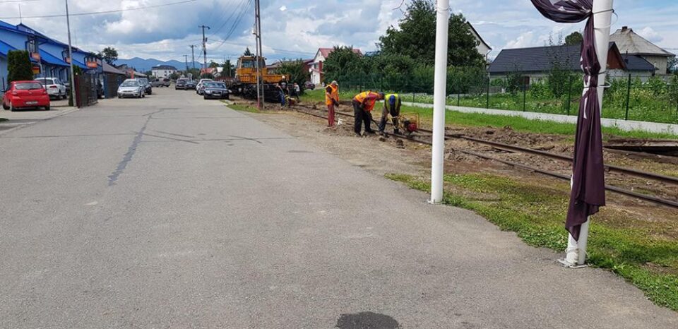 Schimbarea traverselor în zona Bivolărie Foto: Valentin Mandici