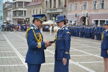 O tânără din Cornu Luncii, ofițer de război electronic, este lidera promoției 2018 a Academiei Forțelor Aeriene