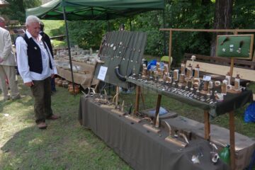 Peste 100 de meșteri populari din mai multe zone etnografice expun la Muzeul Satului Bucovinean