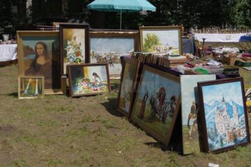 Peste 100 de meșteri populari din mai multe zone etnografice expun la Muzeul Satului Bucovinean