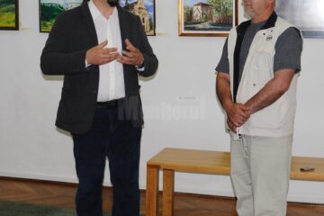 Teodor Brădățanu, managerul Muzeului “Ion Irimescu”, și prof. Alexandru Picovici, artist plastic, membru al Uniunii Artiștilor Plastici din România, Filiala Turda