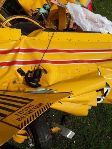 Două avioane s-au acroșat și s-au prăbușit de la o înălțime de 300 de metri pe Aerodromul din Frătăuți. Un pilot a murit, celălalt se află în stare gravă la spital
