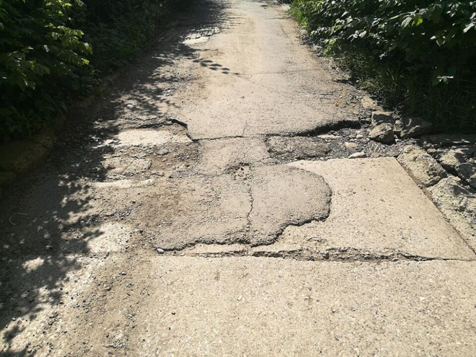 Gropile de pe strada Leca Morariu