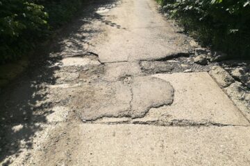 Gropile de pe strada Leca Morariu
