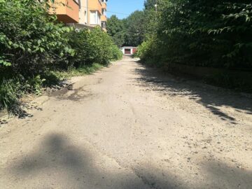 Locatarii din zona Leca Morariu au început să repare strada prin forțe proprii