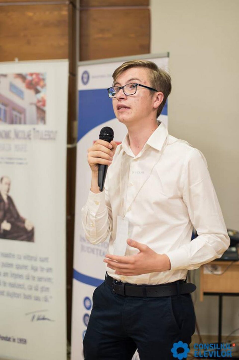 Adrian Barbaroș, susținându-și candidatura pentru funcția de vicepreședinte al CNE