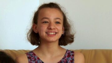O familie din Mitocu Dragomirnei a adoptat trei fetițe, două dintre ele surori