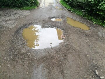 Gropile de pe strada Leca Morariu