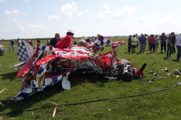 Cele două avioane care s-au prăbușit de la o înălțime de 300 de metri