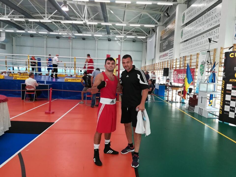 Adrian Botușan, alături de antrenorul Andu Vornicu