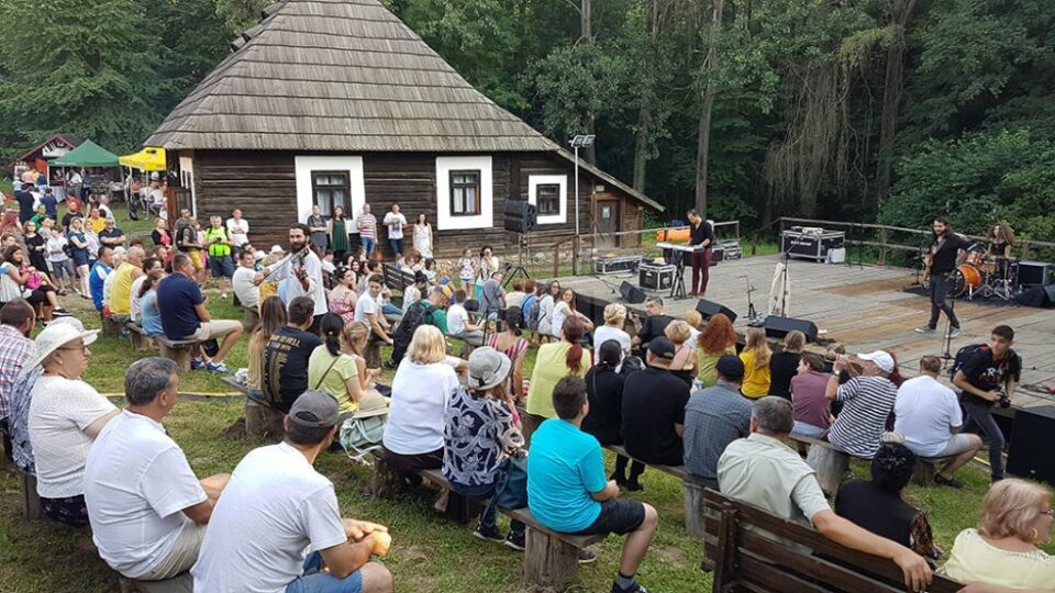 Trupa Corbu s-a simțit „ca-n Rai” la Muzeul Satului Bucovinean