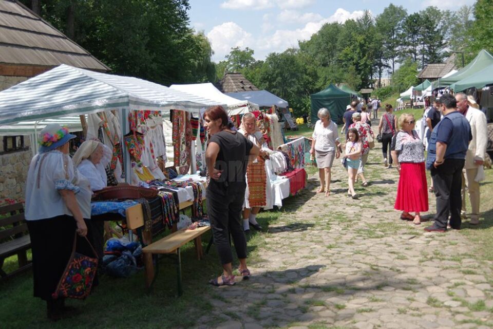 8.322 de persoane au vizitat, în perioada 3-5 august, Târgul meșterilor populari „Lume, lume... hai la târg!”