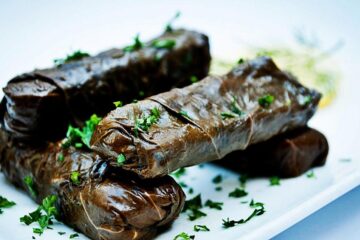 Sărmăluțe în foi de viță cu ulei de măsline (de post) - Foto: ellasgreekfood.com