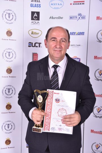 În semn de recunoștință pentru implicarea sa, prof. Petru Crăciun s-a numărat printre laureații Galei "Top 10 Suceveni" din acest an