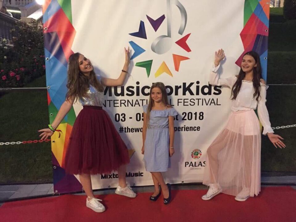 Trei sucevence premiate la un festival la Iași