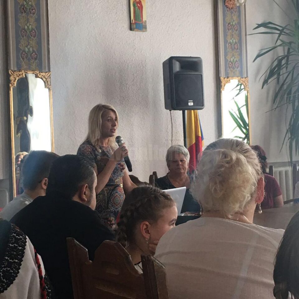 Traumele prin care trec copiii ai căror părinți sunt plecați la muncă în străinătate, o problemă a întregii comunități