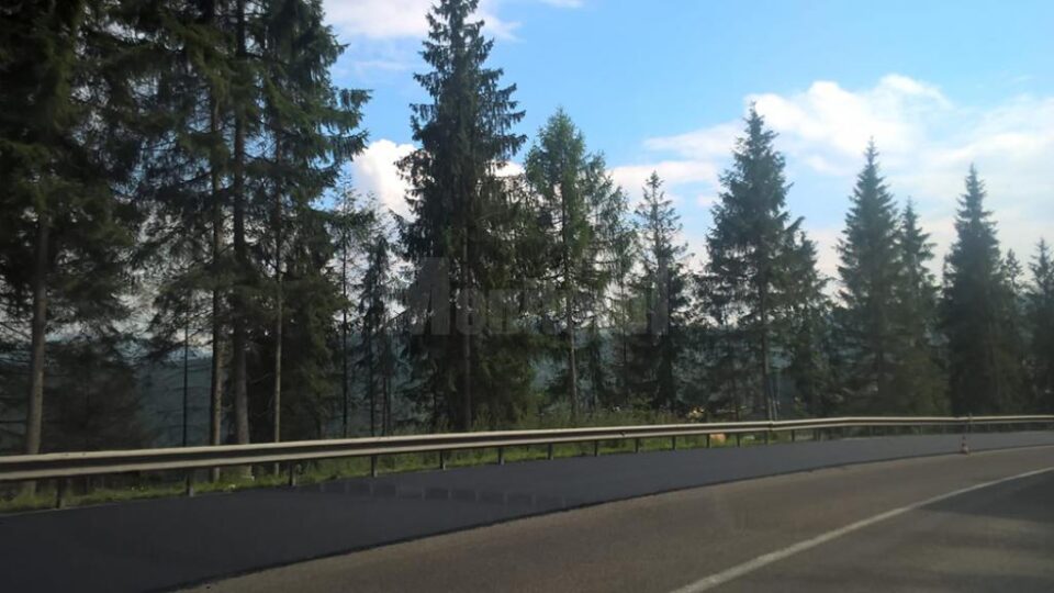 Covor asfaltic nou pe DN 17, în două zone cu risc ridicat de accidente