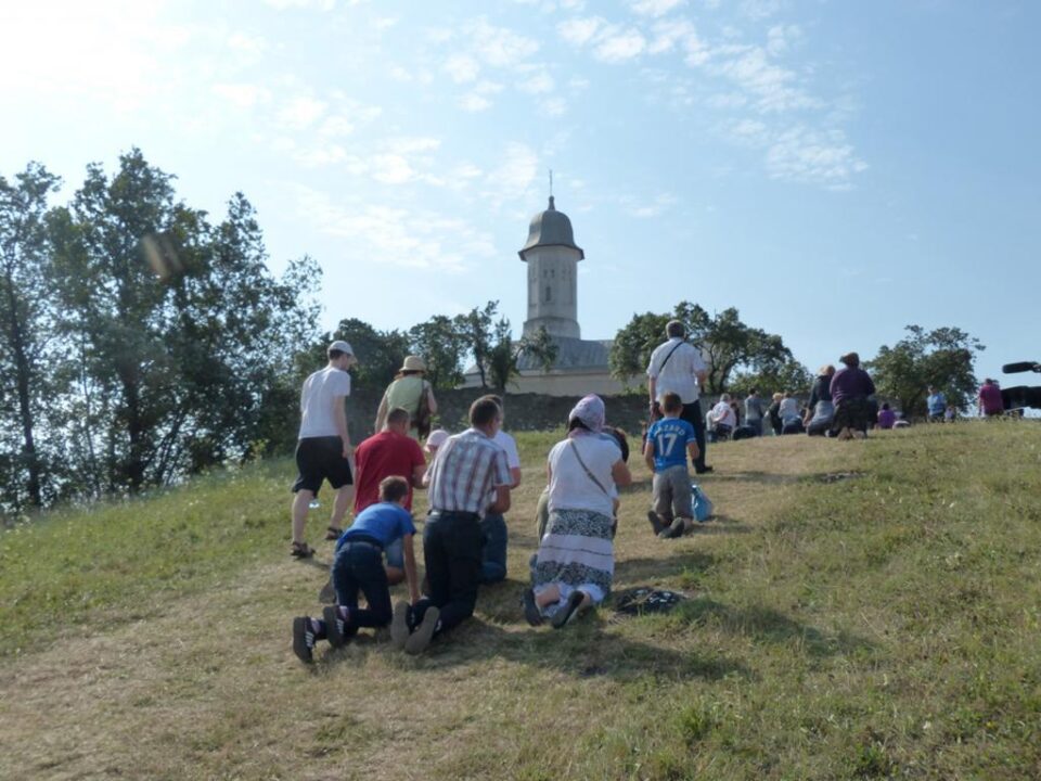 Programul slujbelor rânduite praznicului Adormirii Maicii Domnului, la bisericile și mănăstirile armenești din Roman, Botoșani și Suceava