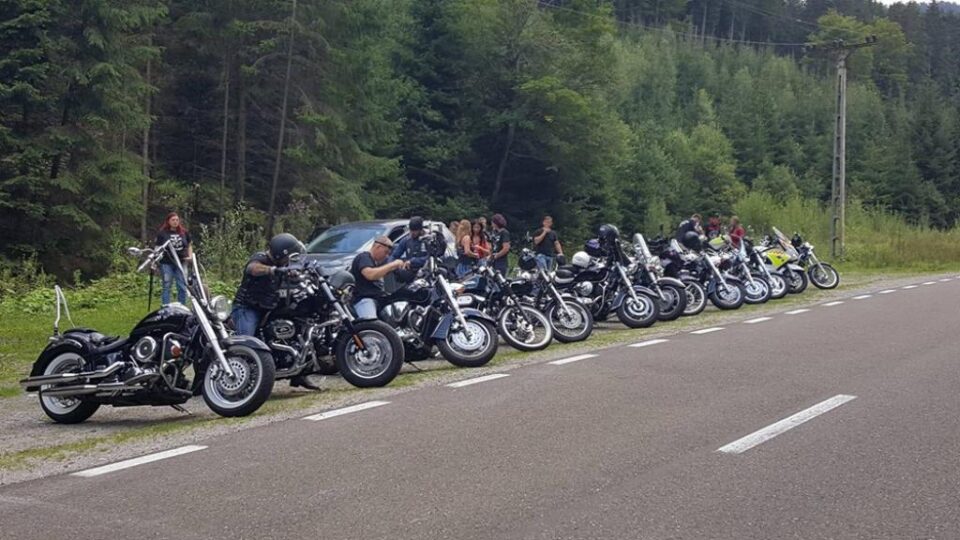 Parada moto este organizată în cadrul „Black & White Motorfest”