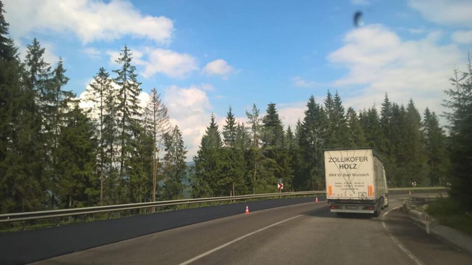 Covor asfaltic nou pe DN 17, în două zone cu risc ridicat de accidente