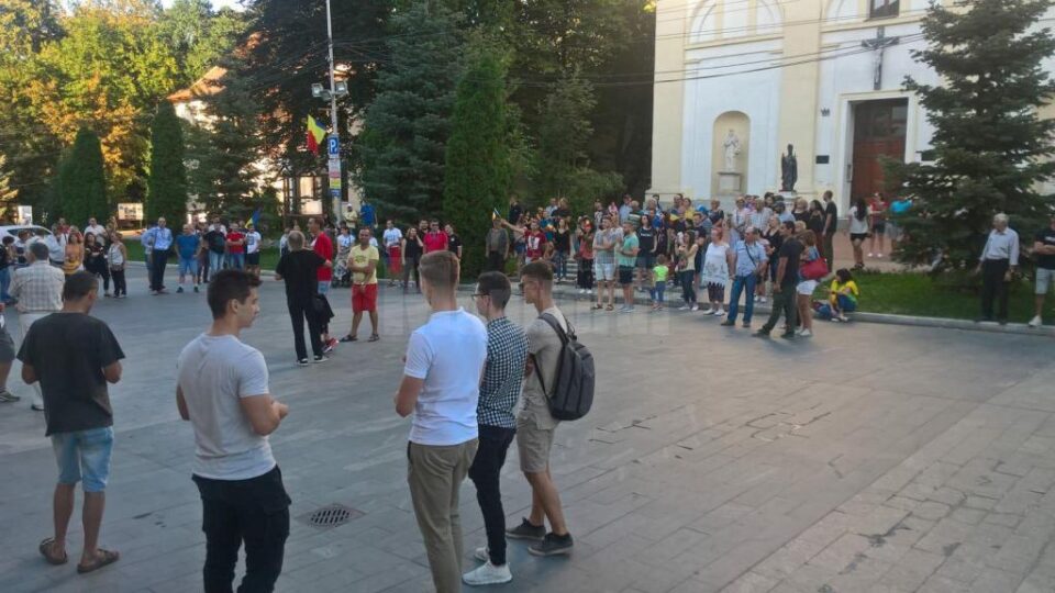 Câteva sute de suceveni s-au solidarizat aseară nu mitingul diasporei de la București