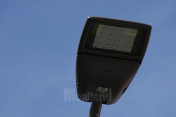 Becuri de iluminat de tip LED, montate în locul celor clasice
