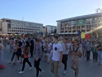 Pe tot traseul manifestanții au protestat pașnic