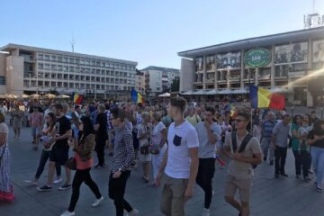 Pe tot traseul manifestanții au protestat pașnic