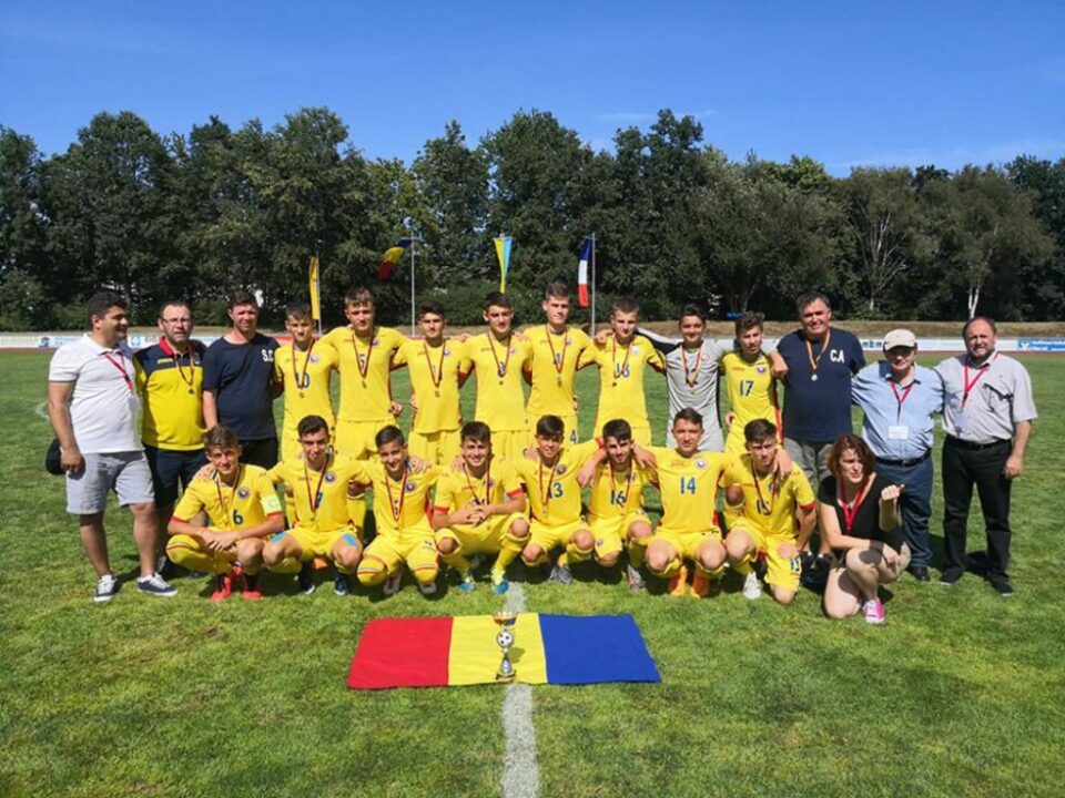 Selecționata Sucevei prezintă trofeul cucerit în Germania