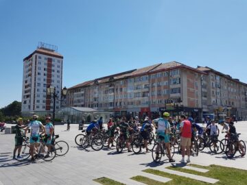 Sucevenii s-au alăturat ”Caravanei pentru normalitate”, pedalând pentru copiii cu autism