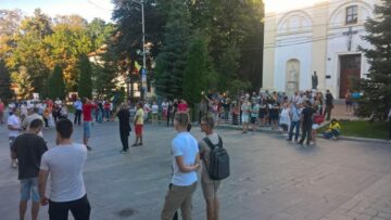 Câteva sute de suceveni s-au solidarizat aseară cu mitingul diasporei de la București