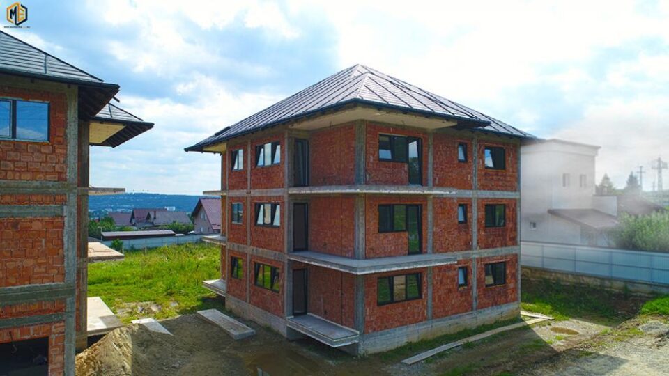 Complexul de locuințe „La Stejari Residence” se ridică într-un peisaj de vis