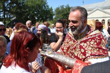 Sute de credincioși au sărbătorit duminică hramul Sfintei Maria la Hagigadar