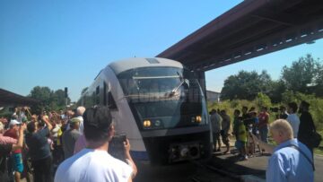 În Gara Rădăuți, trenul a fost așteptat cu mult entuziasm