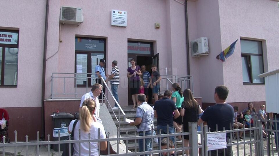 Programul de lucru a fost prelungit, prin ordin de prefect, și la nivelul Serviciului Public Comunitar pentru Eliberarea și Evidența Pașapoartelor Simple
